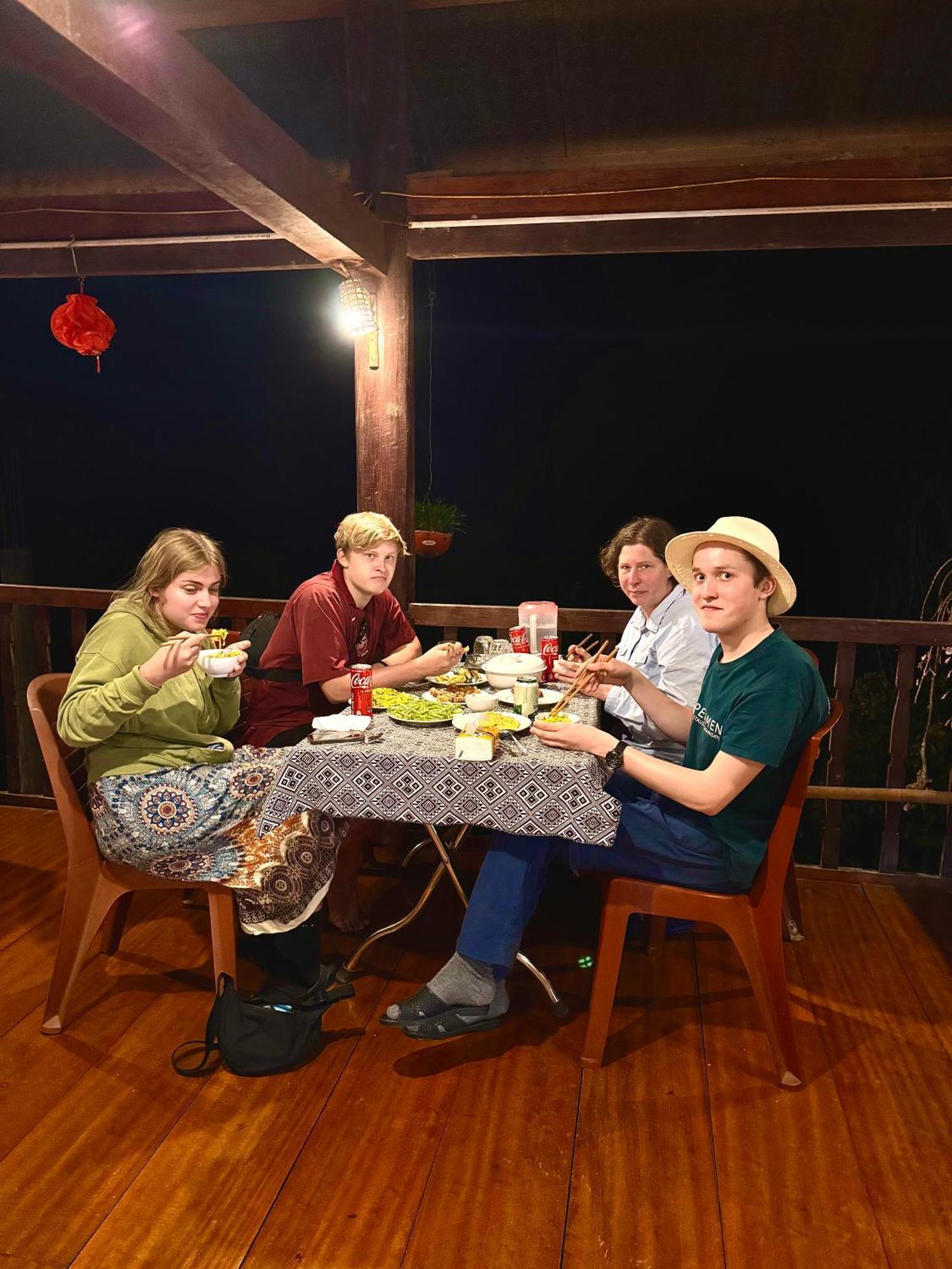 Ba Be Lake-Huyen Hao Homestay Екстер'єр фото